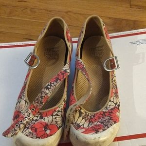 Dansko  Mary Jane Vegan Shoes.